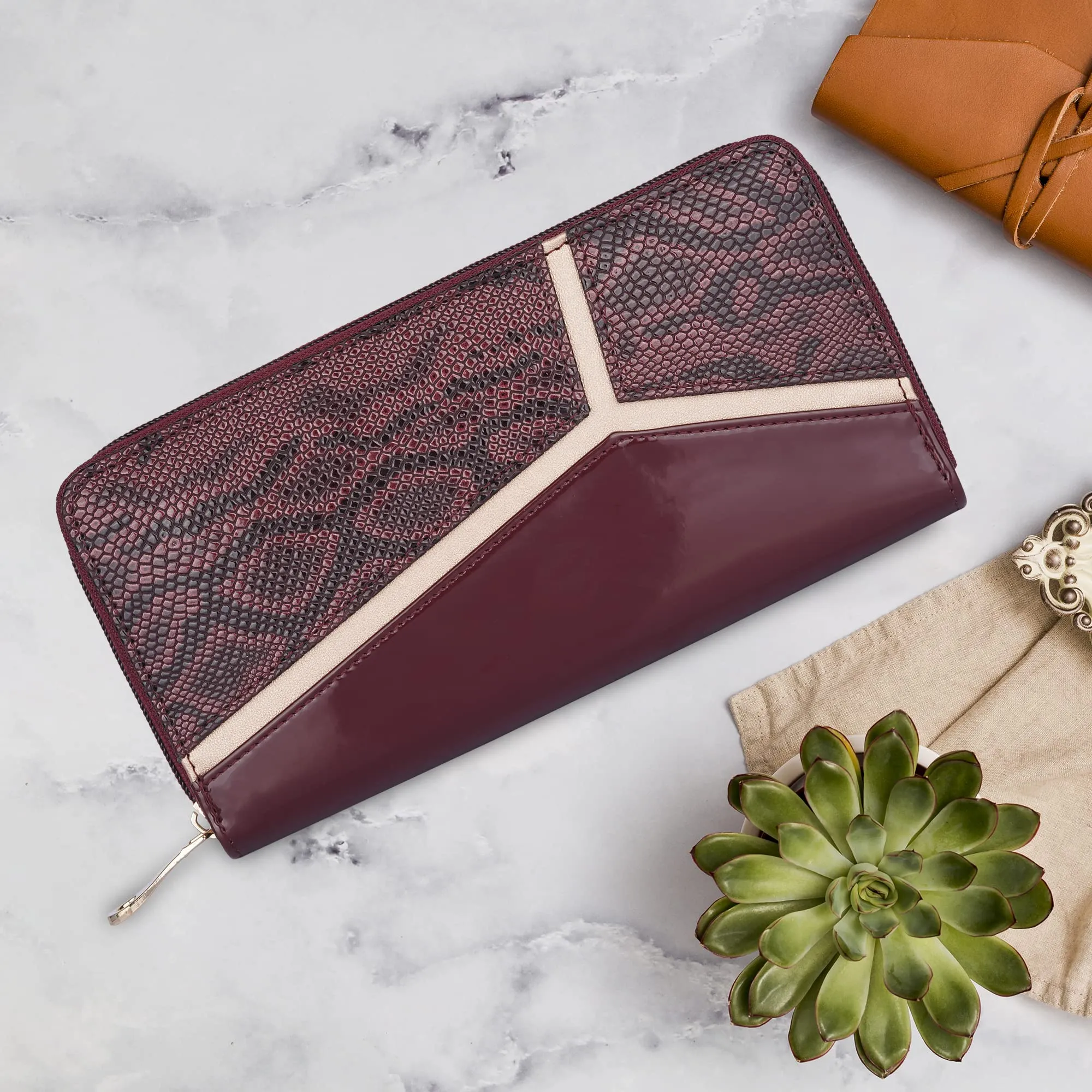 THE CLOWNFISH Katherine Collection Faux Leather Zip Around Style Womens Wallet Clutch Handheld Ladies Purse with Multiple Card Holders (Maroon)